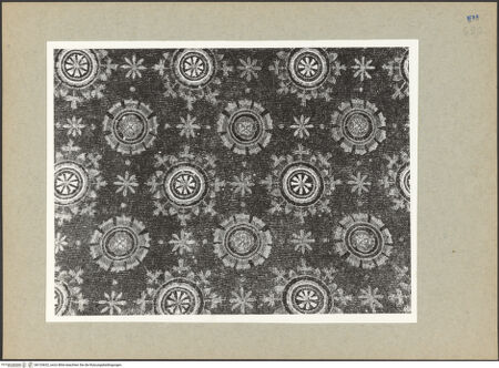 Vorderseite von Villani [https://www.deutsche-digitale-bibliothek.de/content/lizenzen/rv-ez/] Mosaikzyklus mit dem apokalyptischen Triumph des Kreuzes, den Aposteln, dem Heiligen Laurentius und dem Guten HirtenNordwand und nördliches Langhaus: Apostel, Tauben und Christus als Guter Hirte - Gewölbedekoration, bh133632_recto. Foto: Villani.