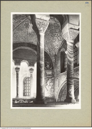 Vorderseite von Villani [https://www.deutsche-digitale-bibliothek.de/content/lizenzen/rv-ez/] Dekoration des PresbyteriumsDie Evangelisten Johannes und Lukas, Jeremia, Szenen aus dem Leben von Moses und AbrahamWeinrebe, die aus einer Vase sprießt, umgeben von Vögeln; Kreuz; die Evangelisten Johannes und Lukas - Teilansicht von der Galerie, bh133650_recto. Foto.