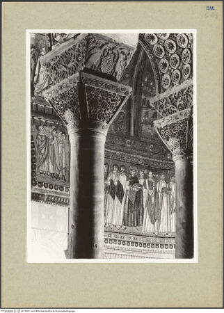 Vorderseite von Villani [https://www.deutsche-digitale-bibliothek.de/content/lizenzen/rv-ez/] Dekoration des PresbyteriumsChristus als Kosmokrator zwischen Engeln, dem heiligen Vitalis und Bischof Ecclesius; Die Opferung von Kaiser Justinian; Die Opferung der Kaiserin TeodoraDie Opferung von Kaiser Justinian, umgeben von seinem Hofstaat und Bischof Maximianus - Ansicht vom Chorumgang, bh133651_recto. Foto.