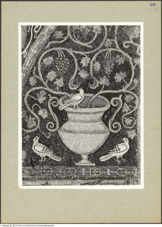 Vorderseite von Villani [https://www.deutsche-digitale-bibliothek.de/content/lizenzen/rv-ez/] Dekoration des PresbyteriumsDie Evangelisten Matthäus und Markus; Moses und der brennende Dornbusch; Moses kommt zum Berg Horeb; Jesaja; das Opfer von Abel und MelchisedekWeinrebe, die aus einer Vase sprießt, umgeben von Vögeln; Kreuz; die Evangelisten Matthäus und Markus - Wase, Weinrebe und Vögel, Detail, bh133652_recto. Foto.