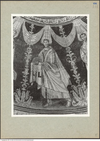 Vorderseite von Villani [https://www.deutsche-digitale-bibliothek.de/content/lizenzen/rv-ez/] Mosaikdekoration der Kuppel, der Pendentifs und der SockelzoneMittleres Register: Apostel mit Kronen - Johannes, bh133689_recto. Foto: Villani.
