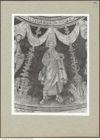 Vorderseite von Villani [https://www.deutsche-digitale-bibliothek.de/content/lizenzen/rv-ez/] Mosaikdekoration der Kuppel, der Pendentifs und der SockelzoneMittleres Register: Apostel mit Kronen - Matthäus, bh133695_recto. Foto: Villani.