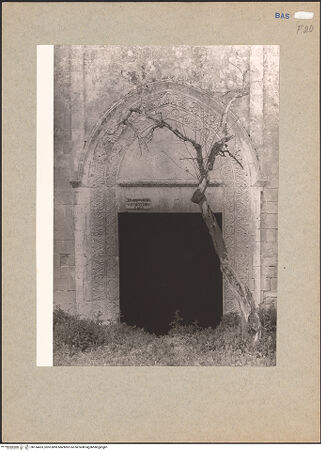 Vorderseite von Bibliotheca Hertziana [https://www.deutsche-digitale-bibliothek.de/content/lizenzen/rv-fz/] Santa Maria della ValleSüdfassade (Hauptfassade)Drittes Portal von Westen (links) - Gesamtansicht, bh134423_recto. Foto: Mörsch.