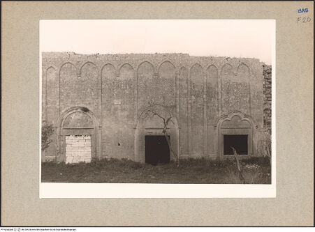 Vorderseite von Bibliotheca Hertziana [https://www.deutsche-digitale-bibliothek.de/content/lizenzen/rv-fz/] Santa Maria della ValleSüdfassade (Hauptfassade) - Teilansicht, östlicher Teil, bh134424_recto. Foto: Mörsch.