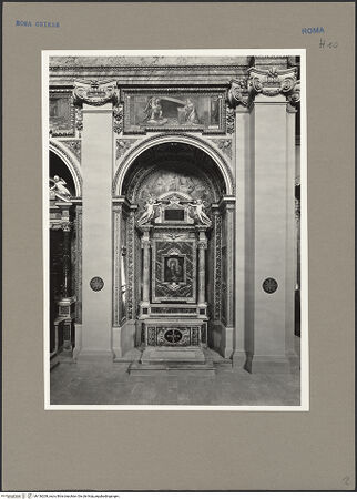 Vorderseite von ICCD [https://www.deutsche-digitale-bibliothek.de/content/lizenzen/rv-ez/] Sant'Ambrogio della Massima - 2. Kapelle links und Langhauspfeiler, bh136208_recto. Foto.