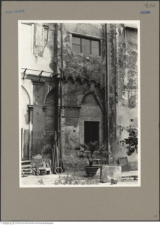 Vorderseite von ICCD [https://www.deutsche-digitale-bibliothek.de/content/lizenzen/rv-ez/] Sant'Ambrogio della Massima - Hauptturm des Konvents, bh136213_recto. Foto.