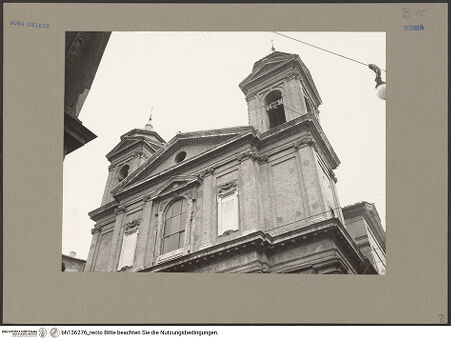 Vorderseite von Soprintendenza per i Monumenti del Lazio [https://www.deutsche-digitale-bibliothek.de/content/lizenzen/rv-ez/] Sant'Atanasio dei Greci - oberer Teil der Fassade und Türme, bh136276_recto. Foto.