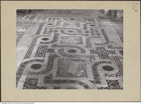 Vorderseite von Glass, Dorothy [https://www.deutsche-digitale-bibliothek.de/content/lizenzen/rv-ez/] Teilansicht, bh137437_recto. Foto: Glass, Dorothy.