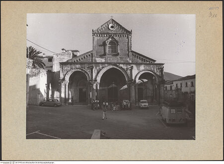 Vorderseite von Glass, Dorothy [https://www.deutsche-digitale-bibliothek.de/content/lizenzen/rv-ez/] DuomoNordwestfassade - Gesamtansicht, bh137445_recto. Foto.