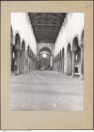 Vorderseite von Glass, Dorothy [https://www.deutsche-digitale-bibliothek.de/content/lizenzen/rv-ez/] Cattedrale - Blick in Richtung Presbyterium, bh137452_recto. Foto: Glass, Dorothy.