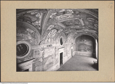 Vorderseite von ICCD [https://www.deutsche-digitale-bibliothek.de/content/lizenzen/rv-ez/] Villa LantePalazzina Gambara - Inneres, Blick Richtung Westwand, bh137868_recto. Foto.