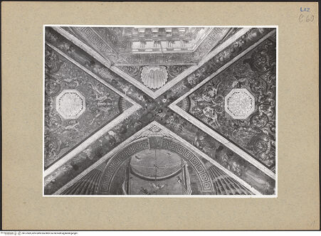 Vorderseite von ICCD [https://www.deutsche-digitale-bibliothek.de/content/lizenzen/rv-ez/] Illusionistische Architekturen, Marinelandschaften und allegorische FigurenGroteskendekoration und illustionistische Volierenkuppeln - Detail: Girlanden, Grotesken und Muschelornament , bh137869_recto. Foto.