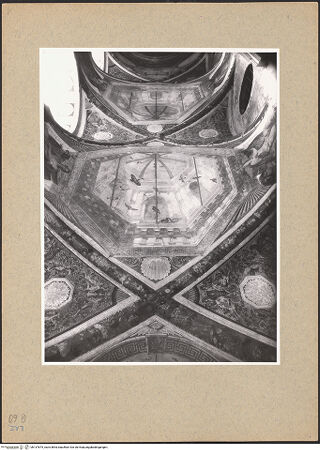 Vorderseite von ICCD [https://www.deutsche-digitale-bibliothek.de/content/lizenzen/rv-ez/] Illusionistische Architekturen, Marinelandschaften und allegorische FigurenGroteskendekoration und illustionistische Volierenkuppeln - Teilansicht, bh137875_recto. Foto.