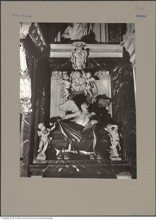 Vorderseite von Sopr. Mon. Laz. [https://www.deutsche-digitale-bibliothek.de/content/lizenzen/rv-ez/] Grabmal für Giulio Del Corno - Frontalansicht: Figuren und Sarkophag, bh138595_recto. Foto.