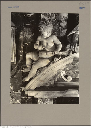 Vorderseite von Sopr. Mon. Laz. [https://www.deutsche-digitale-bibliothek.de/content/lizenzen/rv-ez/] Grabmal von Pietro und Francesco Bolognetti - Detail: linker Putto, bh138600_recto. Foto.