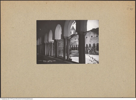 Vorderseite von unbekannt [https://www.deutsche-digitale-bibliothek.de/content/lizenzen/rv-ez/] Ex Convento dei Francescani / Ehemaliges Franziskanerkloster - Ansicht von Nordwesten, bh139152_recto. Foto.