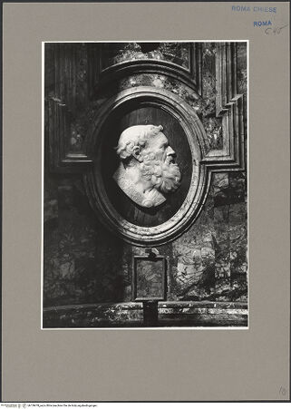 Vorderseite von ICCD [https://www.deutsche-digitale-bibliothek.de/content/lizenzen/rv-ez/] Rahmendekoration mit Porträtmedaillons von Kirchenvätern im Profil - Detail: der heilige Ambrosius (?), bh139478_recto. Foto.