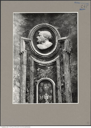 Vorderseite von ICCD [https://www.deutsche-digitale-bibliothek.de/content/lizenzen/rv-ez/] Rahmendekoration mit Porträtmedaillons von Kirchenvätern im Profil - Detail: der heilige Damasus I. (?), bh139479_recto. Foto.