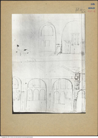 Vorderseite von Kunstbibliothek [https://www.deutsche-digitale-bibliothek.de/content/lizenzen/rv-ez/] Codex Destailleur DDiocletians-Thermen: Schnitt durch drei gewölbte Räume sowie durch mehrere Räume und den Portikushof - linkes Teilblatt, bh139695_recto. Foto.