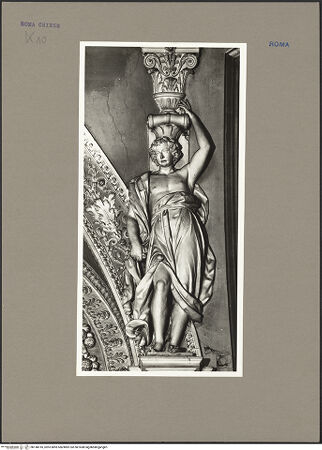 Vorderseite von unbekannt [https://rightsstatements.org/page/CNE/1.0/] Stuckdekoration des Gewölbes - Detail: Trägerfigur, bh140010_recto. Foto: Rigamonti.