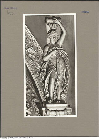 Vorderseite von unbekannt [https://rightsstatements.org/page/CNE/1.0/] Stuckdekoration des Gewölbes - Detail: Trägerfigur, bh140013_recto. Foto: Rigamonti.