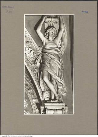 Vorderseite von unbekannt [https://rightsstatements.org/page/CNE/1.0/] Stuckdekoration des Gewölbes - Detail: Trägerfigur, bh140016_recto. Foto: Rigamonti.