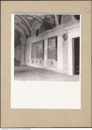 Vorderseite von Sopr. Mon. Laz. [https://www.deutsche-digitale-bibliothek.de/content/lizenzen/rv-ez/] Illusionistische Architekturen, Marinelandschaften und allegorische FigurenMarinelandschaften - Südwand mit Marinelandschaften, Teilansicht, bh142385_recto. Foto.