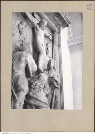 Vorderseite von Blak [https://www.deutsche-digitale-bibliothek.de/content/lizenzen/rv-ez/] Der Gekreuzigte mit Maria, Magdalena und Johannes - Schrägansicht von unten, bh144495_recto. Foto.