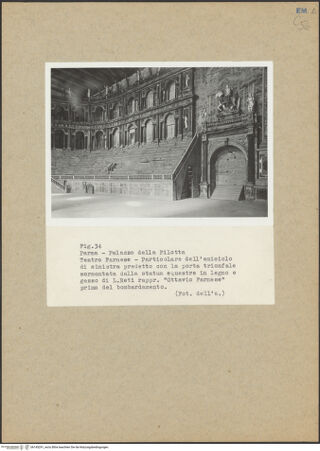 Vorderseite von unbekannt [https://www.deutsche-digitale-bibliothek.de/content/lizenzen/rv-fz/] Palazzo della PilottaTeatro Farnese - Teilansicht, bh145291_recto. Foto.