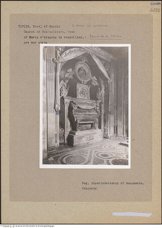 Vorderseite von Sopr. BAS NA [https://www.deutsche-digitale-bibliothek.de/content/lizenzen/rv-fz/] Grabmal der Maria von Aragon (Maria d'Aragona, gest. 1461) - Ansicht vor den Bombentreffern, bh145320_recto. Foto.