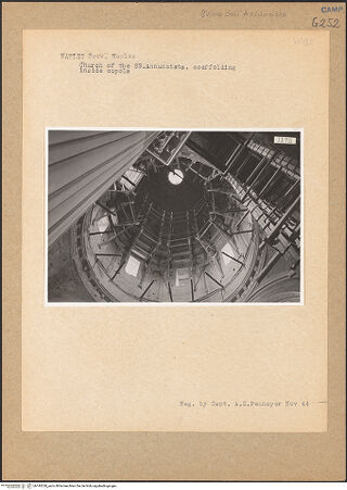 Vorderseite von unbekannt [https://www.deutsche-digitale-bibliothek.de/content/lizenzen/rv-fz/] Santissima Annunziata - Kuppel nach den Bombentreffern, bh145328_recto. Foto: Pennoyer.