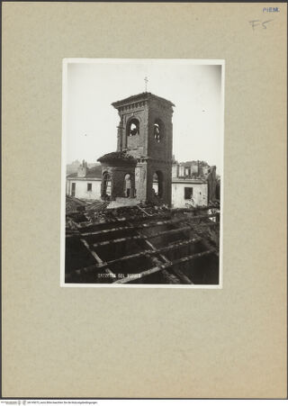 Vorderseite von unbekannt [https://www.deutsche-digitale-bibliothek.de/content/lizenzen/rv-fz/] Santa Maria di Piazza - Aussenansicht nach den Bombentreffer (1943.08.08), bh145673_recto. Foto.
