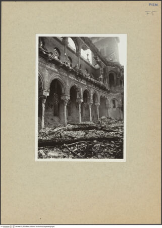 Vorderseite von unbekannt [https://www.deutsche-digitale-bibliothek.de/content/lizenzen/rv-fz/] Tempio Israelitico - Ansicht nach den Bombentreffer (1942.11.20), bh145873_recto. Foto.