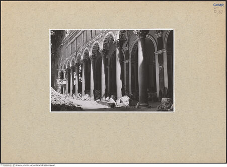 Vorderseite von unbekannt [https://www.deutsche-digitale-bibliothek.de/content/lizenzen/rv-fz/] Duomo - Innenansicht nach den Bombentreffern, bh146384_recto. Foto: Killy.