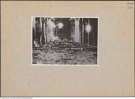 Vorderseite von unbekannt [https://www.deutsche-digitale-bibliothek.de/content/lizenzen/rv-fz/] San Giacomo degli Italiani - Innenraum nach den Bombentreffern, bh146417_recto. Foto.