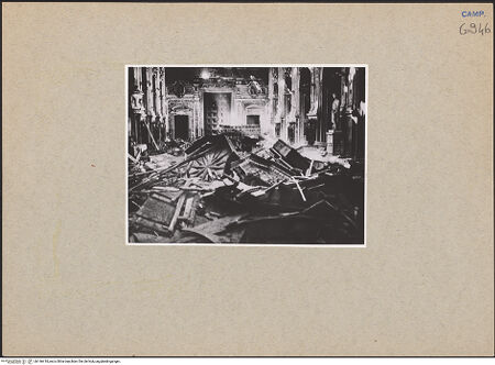 Vorderseite von unbekannt [https://www.deutsche-digitale-bibliothek.de/content/lizenzen/rv-fz/] Santa Maria del Carmine - Innenraum nach den Bombentreffern, bh146418_recto. Foto.