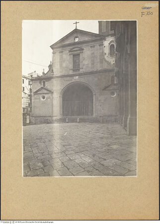 Vorderseite von unbekannt [https://www.deutsche-digitale-bibliothek.de/content/lizenzen/rv-ez/] Sant'Anna dei Lombardi - Fassade, bh146454_recto. Foto.