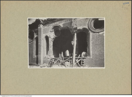 Vorderseite von unbekannt [https://www.deutsche-digitale-bibliothek.de/content/lizenzen/rv-fz/] Santa Maria delle GrazieSüdfassade - Detail der Südwand nach den Bombentreffern, bh147225_recto. Foto: Emmer.