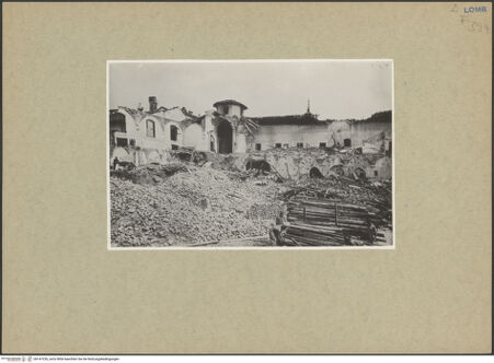 Vorderseite von unbekannt [https://www.deutsche-digitale-bibliothek.de/content/lizenzen/rv-fz/] Santa Maria delle GrazieChiostro Grande - Ansicht des Kreuzganges nach den Bombentreffern, bh147226_recto. Foto: Emmer.