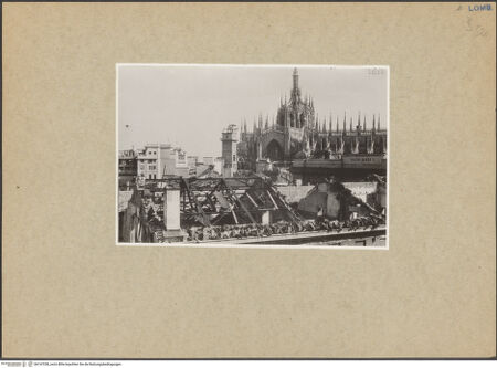 Vorderseite von unbekannt [https://www.deutsche-digitale-bibliothek.de/content/lizenzen/rv-ez/] Palazzo Marino - Dach (nach den Bombentreffer, 1943.08.12-13), bh147238_recto. Foto: Pennoyer, A.S. (Captain).