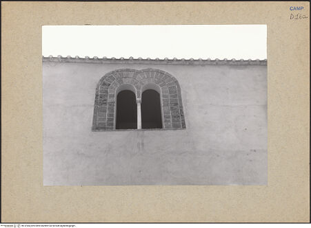 Vorderseite von Bibliotheca Hertziana [https://www.deutsche-digitale-bibliothek.de/content/lizenzen/rv-fz/] Duomo & San Matteo - Aussenseite links (Norden), Fenster, bh147464_recto. Foto.