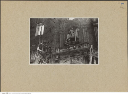 Vorderseite von unbekannt [https://www.deutsche-digitale-bibliothek.de/content/lizenzen/rv-fz/] Palazzo della PilottaTeatro Farnese - Detail der linken Wand nach den Bombentreffer (13.5.1944), bh149162_recto. Foto.