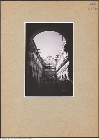 Vorderseite von unbekannt [https://www.deutsche-digitale-bibliothek.de/content/lizenzen/rv-fz/] San Pietro Martire - Blick in das Mittelschiff vor der Restaurierung von 1953, bh149163_recto. Foto.