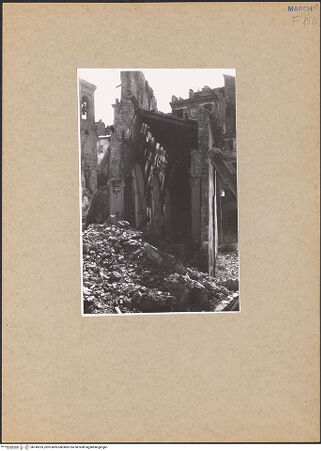 Vorderseite von unbekannt [https://www.deutsche-digitale-bibliothek.de/content/lizenzen/rv-fz/] San Pietro - Innenansicht nach den Bombentreffer (1943/1944), bh149929_recto. Foto.