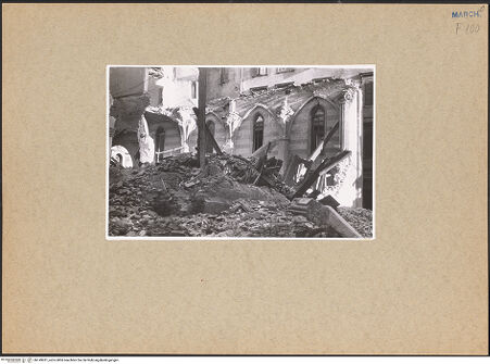 Vorderseite von unbekannt [https://www.deutsche-digitale-bibliothek.de/content/lizenzen/rv-fz/] Santa Maria della Misericordia - Innenansicht nach den Bombentreffer (1943), bh149931_recto. Foto.