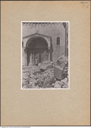 Vorderseite von unbekannt [https://www.deutsche-digitale-bibliothek.de/content/lizenzen/rv-fz/] DuomoSüdfassade - Portal nach den Bombentreffer (1943.10.16), bh149945_recto. Foto.