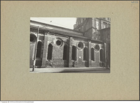 Vorderseite von unbekannt [https://www.deutsche-digitale-bibliothek.de/content/lizenzen/rv-fz/] Santa Maria delle GrazieSüdfassade - Detail der Südwand während der Restaurierung, bh150185_recto. Foto: Bruni, Milano.