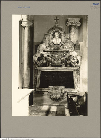 Vorderseite von Hutzel, Max [https://www.deutsche-digitale-bibliothek.de/content/lizenzen/rv-ez/] Grabmal des Monsignor Luigi d'Aquino - Gesamtansicht, bh152419_recto. Foto: Hutzel, Max.