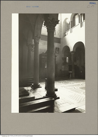 Vorderseite von Hutzel, Max [https://www.deutsche-digitale-bibliothek.de/content/lizenzen/rv-fz/] Santi Quattro Coronati - Inneres mit Seitenschiffen, nach Südosten, bh152425_recto. Foto: Hutzel, Max.