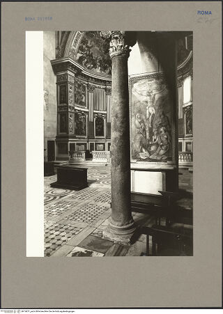 Vorderseite von Hutzel, Max [https://www.deutsche-digitale-bibliothek.de/content/lizenzen/rv-fz/] Santi Quattro Coronati - Blick vom rechten Seitenschiff ins Mittelschiff, bh154211_recto. Foto: Hutzel, Max.